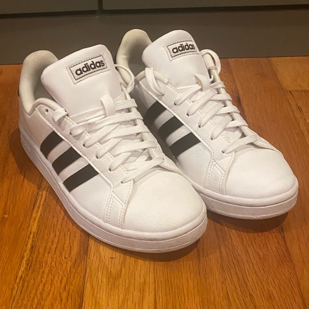 adidas Women's Grand Court shoe